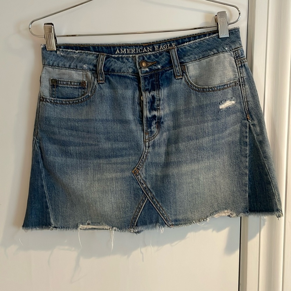 American Eagle denim skirt. Size 4 Great condition